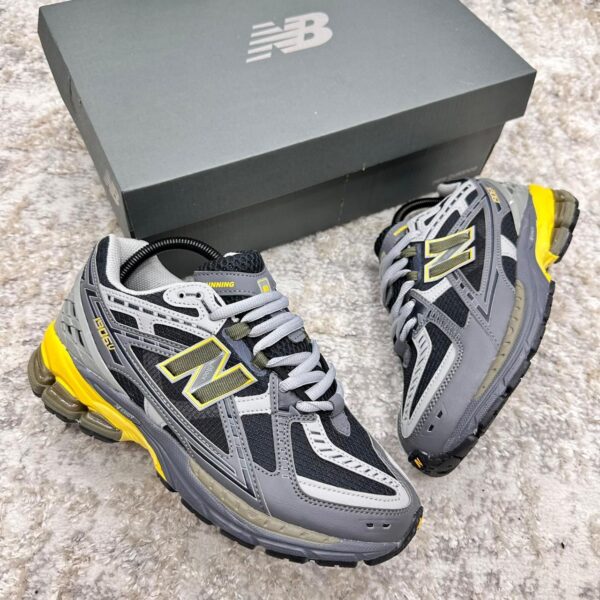 New Balance 1906D 1.1 Negro amarillo